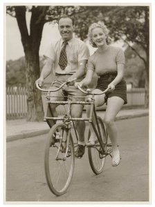 Vintage kép az ausztrál bicó-kultúráról, forrás: Pinterest